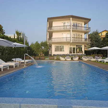 Hotel Unico By Dori Sirmione